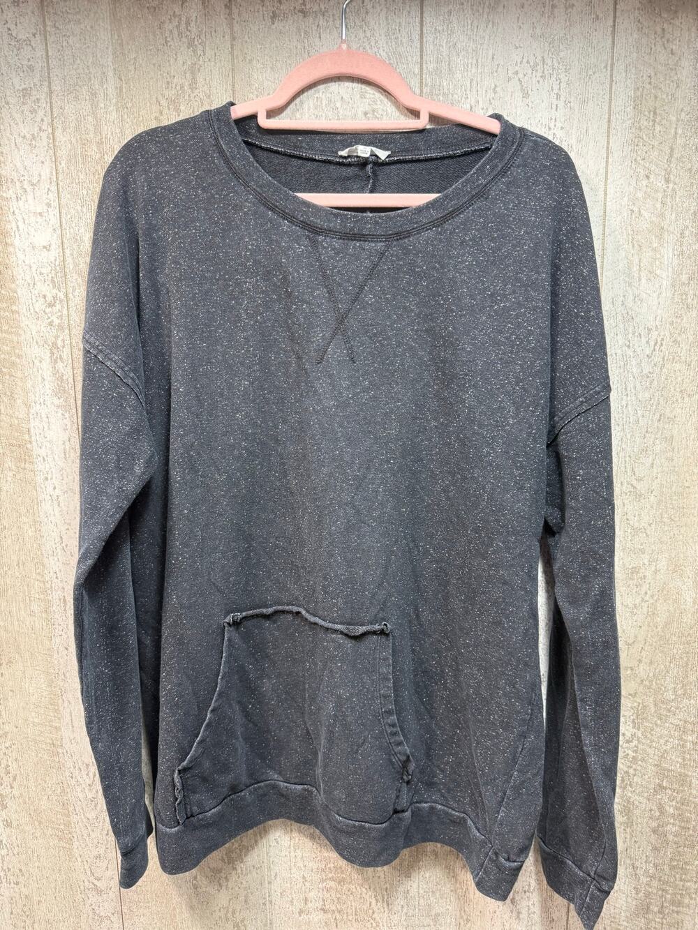 Easel Women’s Medium Charcoal Gray Sweatshirt Raw Edge Kangaroo Pocket Pullover